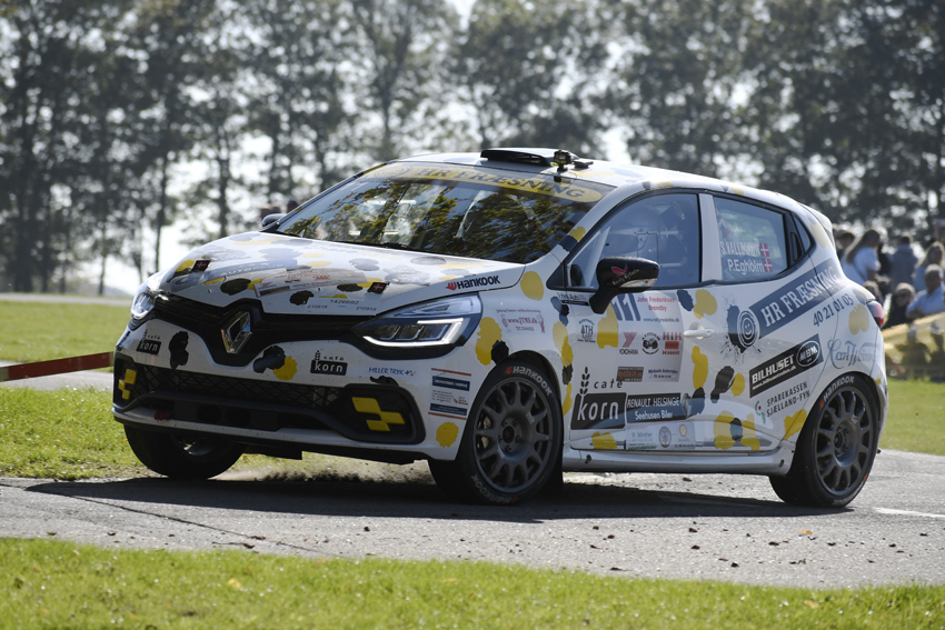 Med efterspænding af en bærekugle fik Simon Vallentin og Peter Egholm mere fart på Renaulten og sluttede dagen med en andenplads.
(Foto: MD/specialpress@gmail.com)